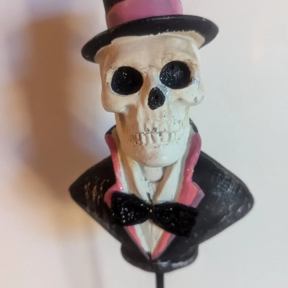 NWT Spooky Skull Top Hat Gentleman Bust on Stand Goth Valloween Steampunk Decor